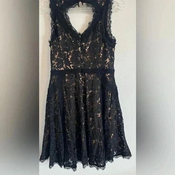 Heartloom Revolve Sera Lace Dress | Size Large | Black with
Tan lining - Picture 3 of 9